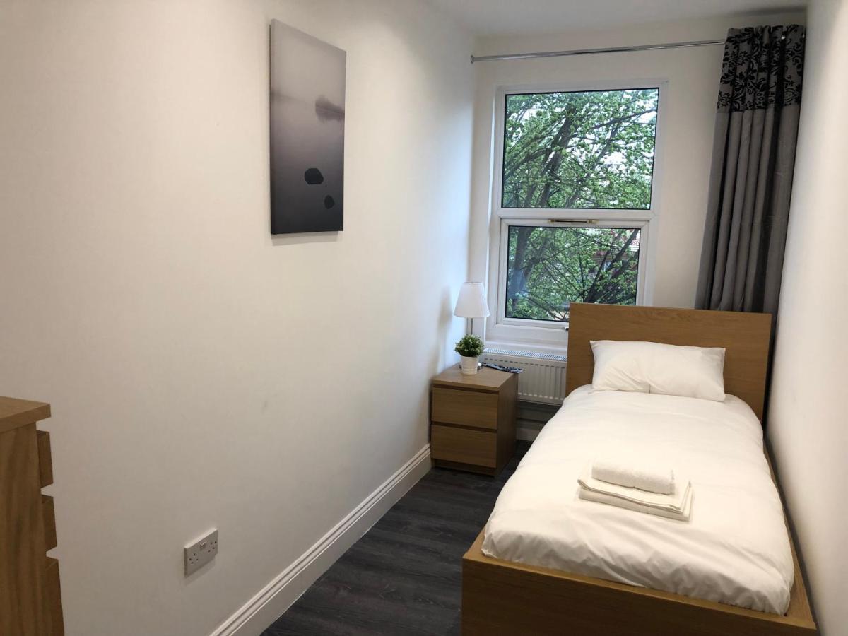 The Broadway Hotel - London Heathrow Саутголл Екстер'єр фото
