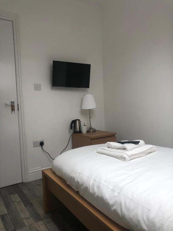 The Broadway Hotel - London Heathrow Саутголл Екстер'єр фото